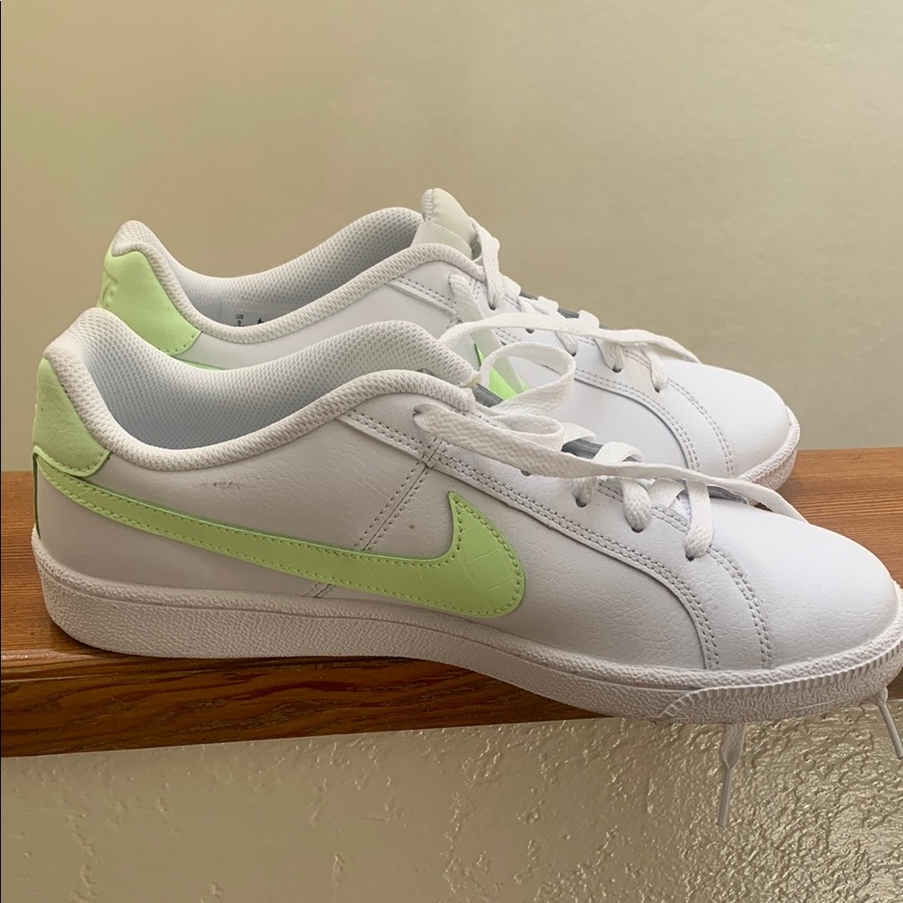Nike White and Light Green Casual Shoes